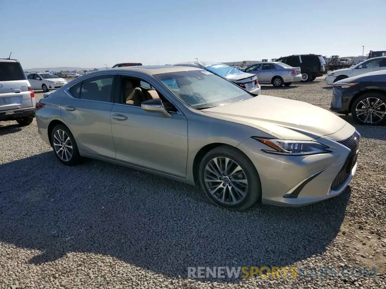 4 Photograph of a damaged car 58ADA1C18MU011274 LEXUS ES300 2021