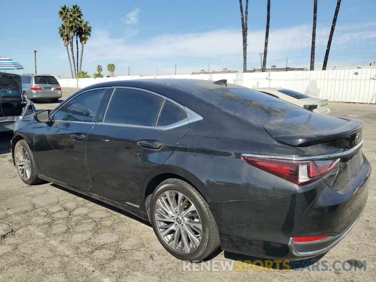 2 Фотография поврежденного автомобиля 58ADA1C19MU001613 LEXUS ES300 2021