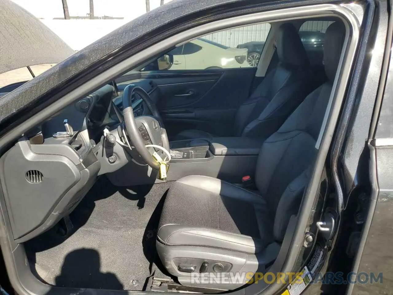 7 Фотография поврежденного автомобиля 58ADA1C19MU001613 LEXUS ES300 2021