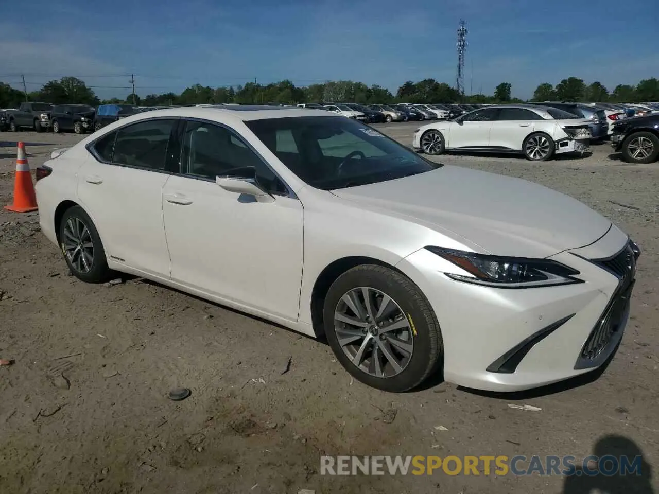 4 Photograph of a damaged car 58ADA1C1XMU012782 LEXUS ES300 2021