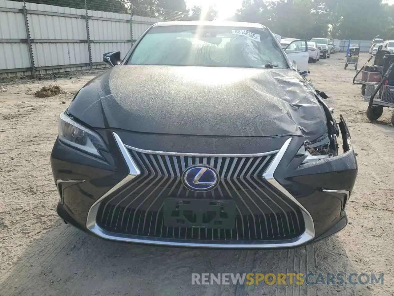 5 Photograph of a damaged car 58AEA1C17MU001369 LEXUS ES300 2021