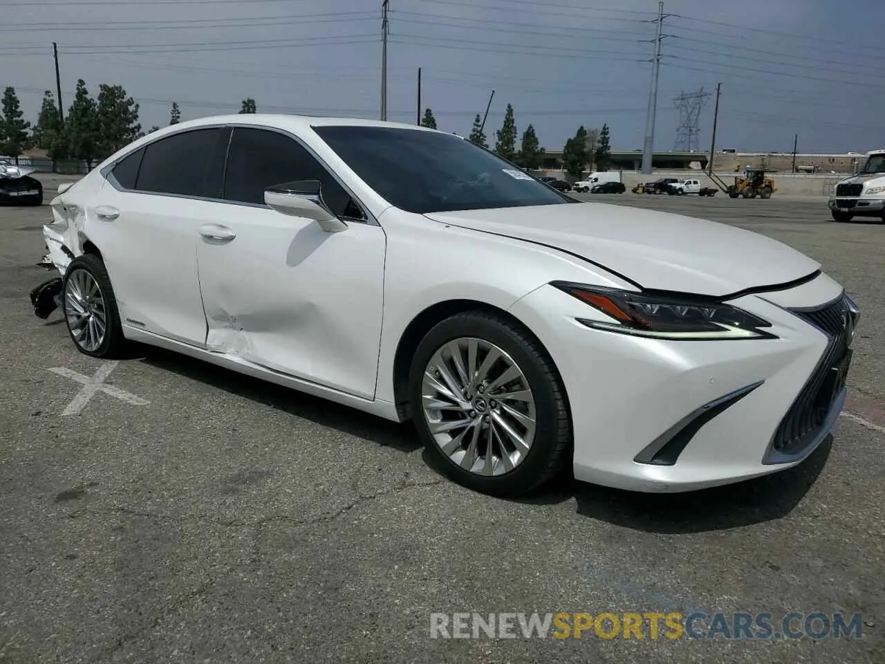4 Photograph of a damaged car 58AEA1C18MU006497 LEXUS ES300 2021