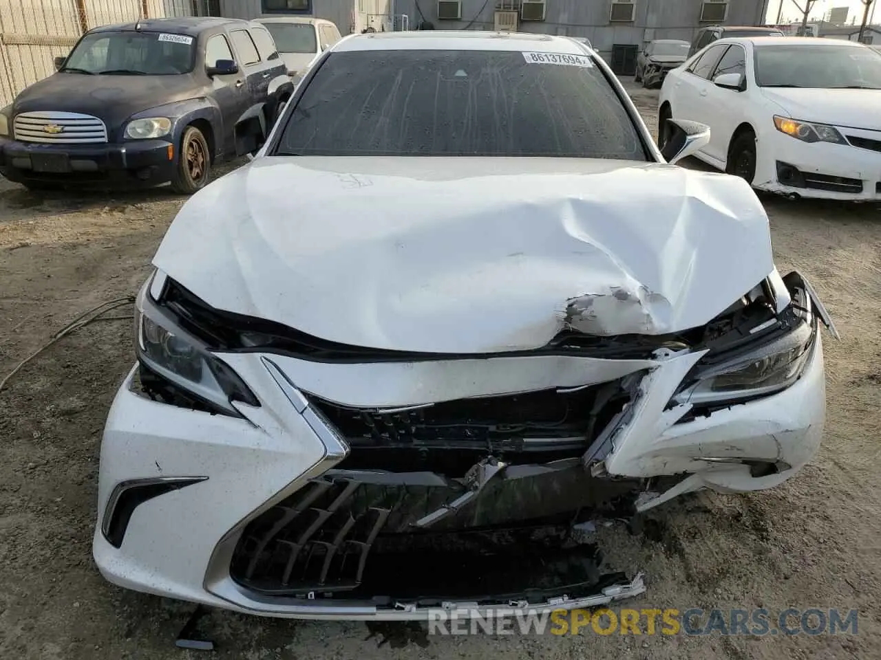 5 Photograph of a damaged car 58ACA1C13NU015522 LEXUS ES300 2022