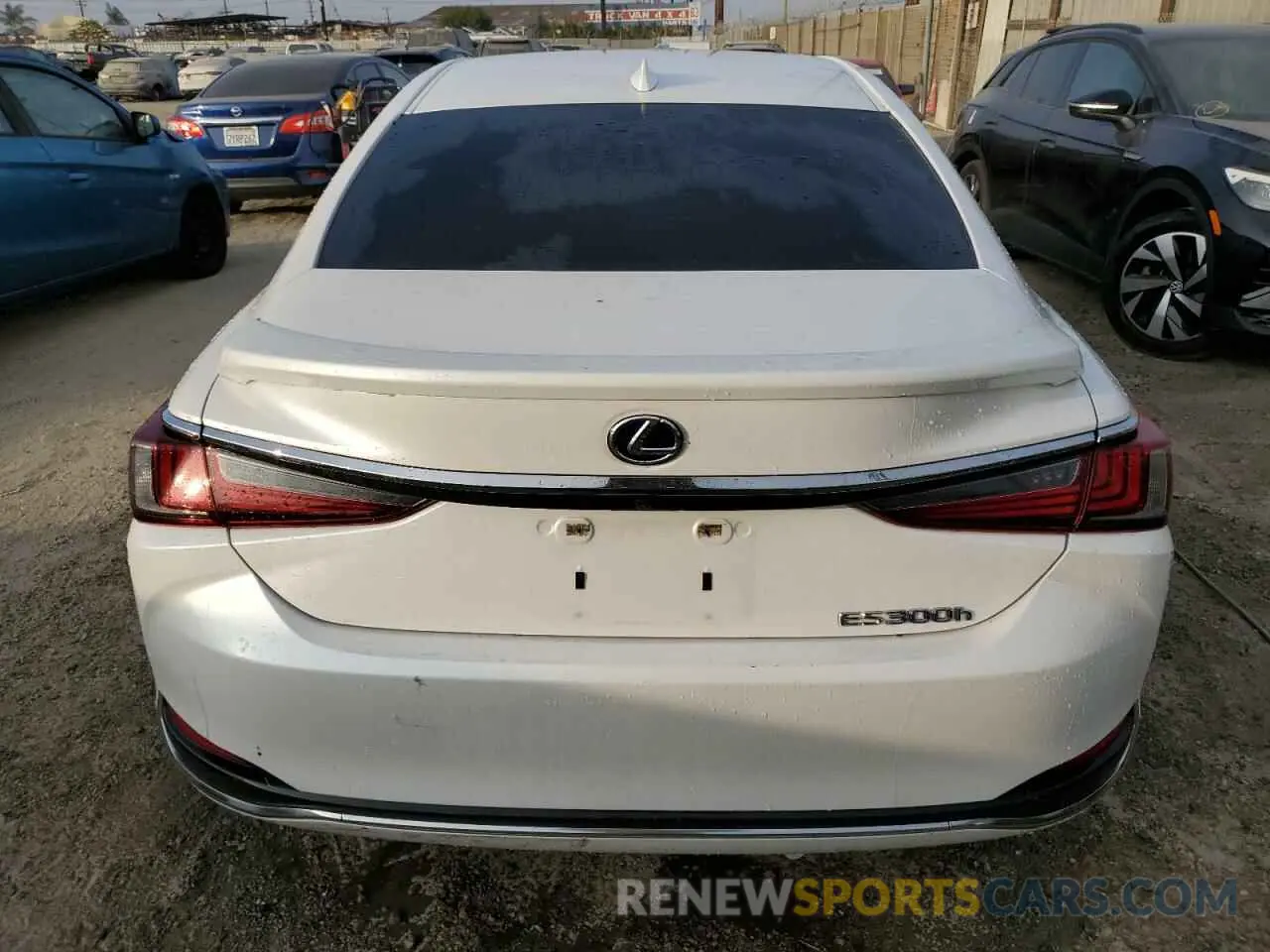 6 Photograph of a damaged car 58ACA1C13NU015522 LEXUS ES300 2022