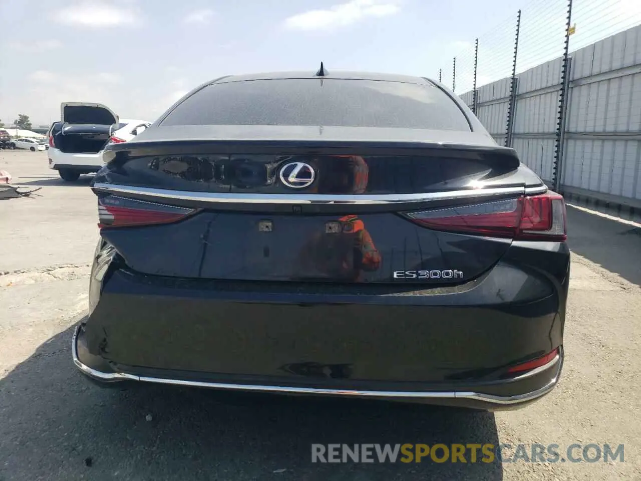 6 Photograph of a damaged car 58ACA1C15NU020821 LEXUS ES300 2022