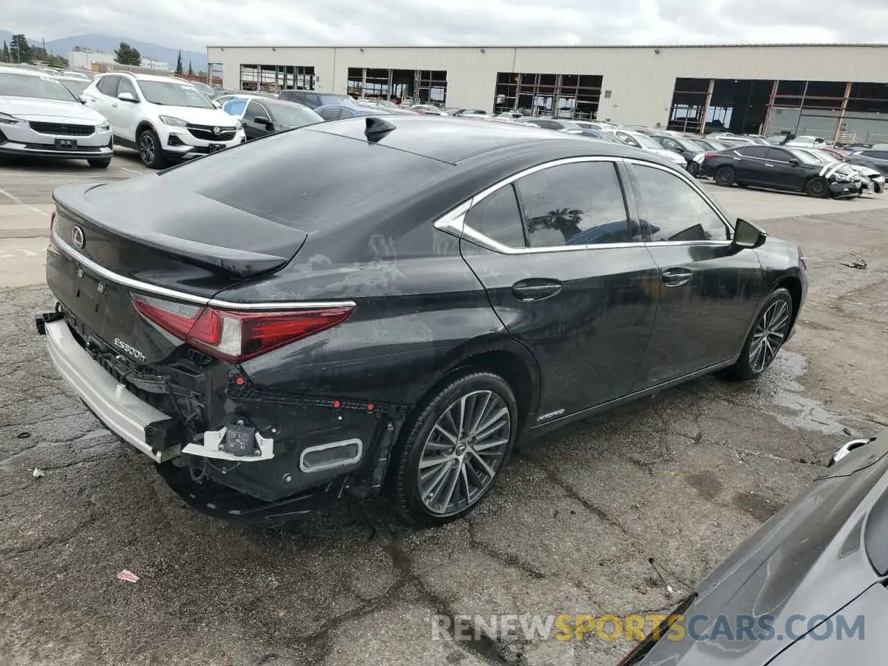 3 Фотография поврежденного автомобиля 58ADA1C13NU019560 LEXUS ES300 2022