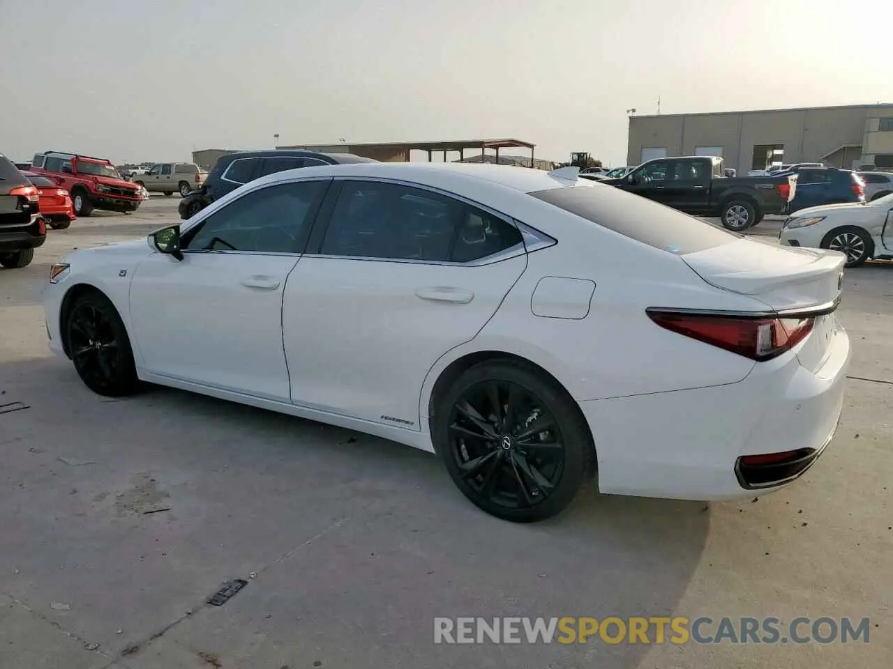 2 Фотография поврежденного автомобиля 58AGA1C19NU015929 LEXUS ES300 2022