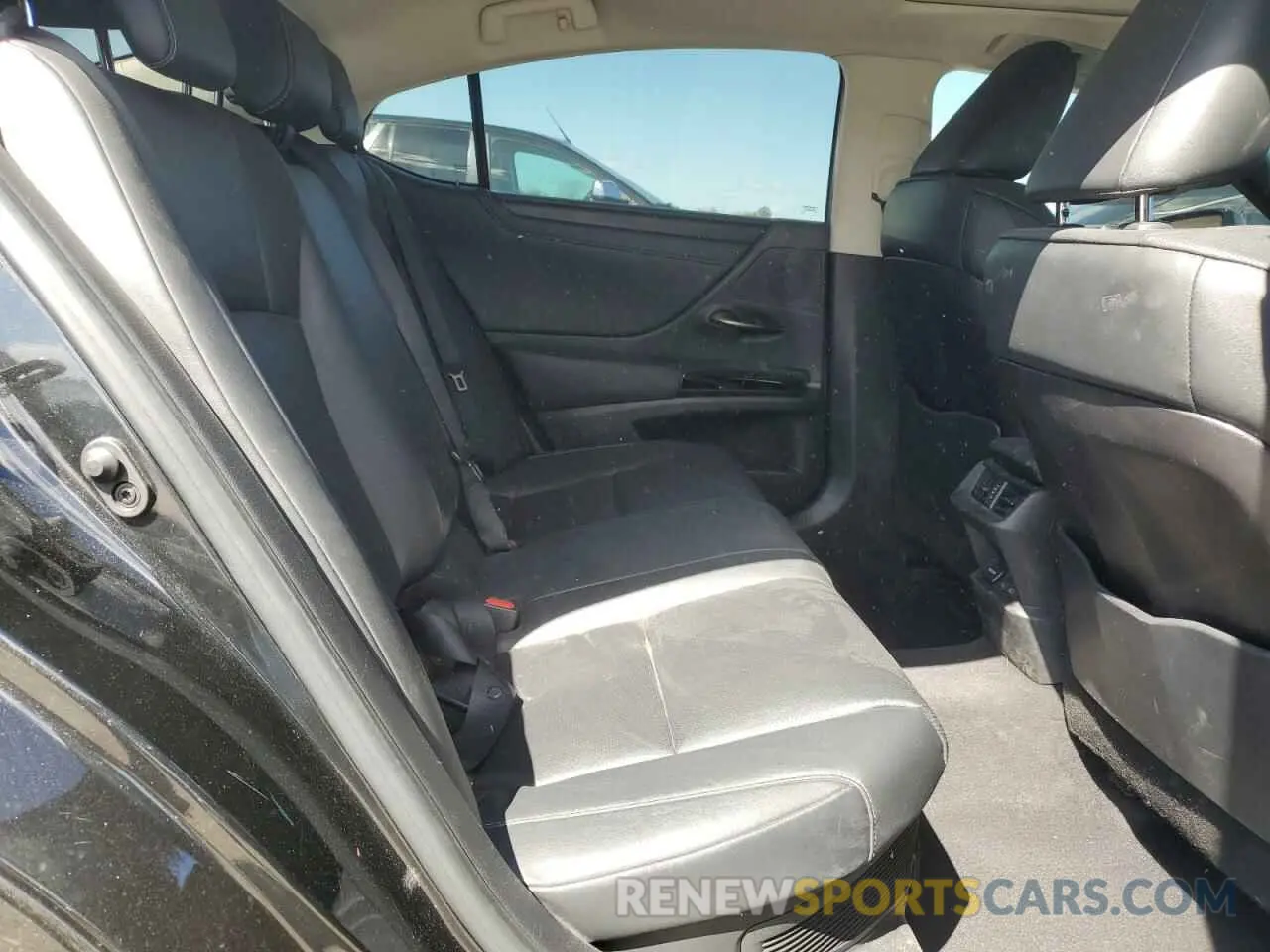 10 Photograph of a damaged car 58ADA1C14PU033552 LEXUS ES300 2023