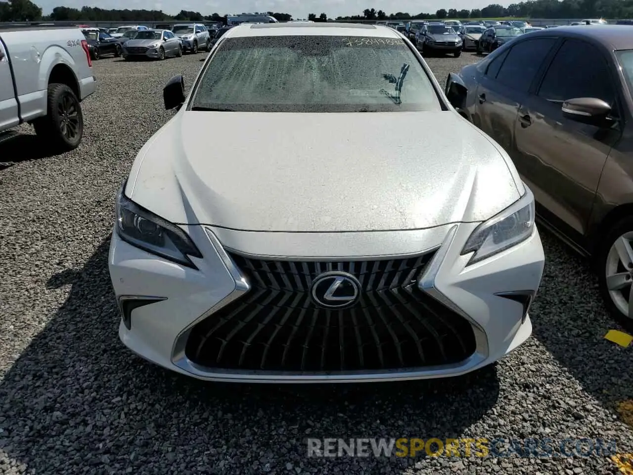 5 Photograph of a damaged car 58ADA1C18PU035224 LEXUS ES300 2023