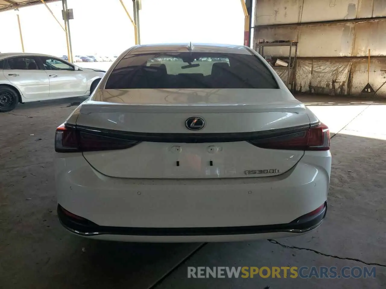 6 Photograph of a damaged car 58ADA1C10RU045541 LEXUS ES300 2024