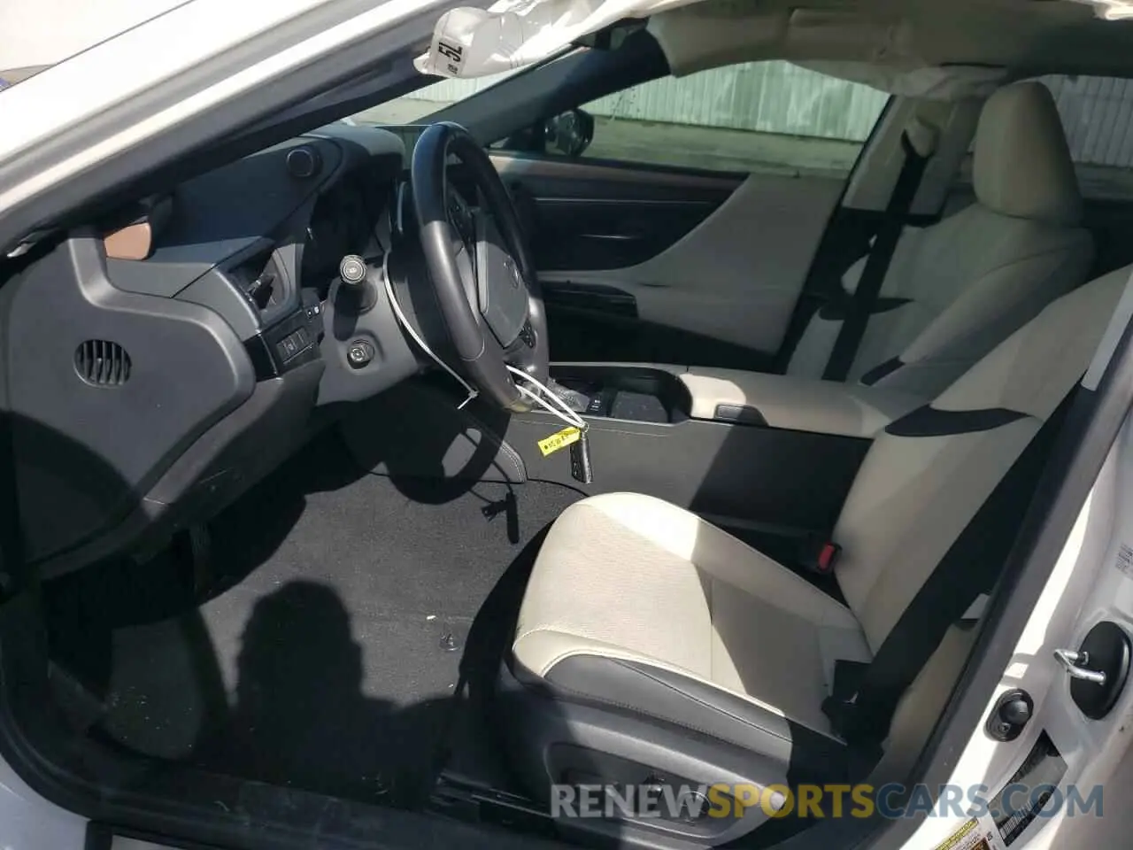 7 Photograph of a damaged car 58ADA1C10RU051887 LEXUS ES300 2024