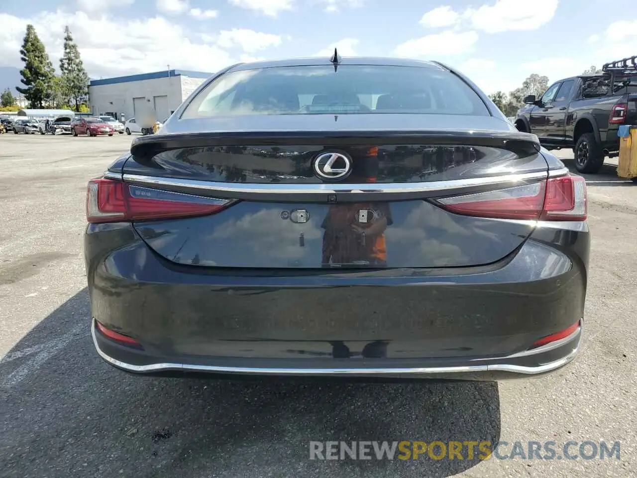 6 Photograph of a damaged car 58ADA1C14RU041377 LEXUS ES300 2024