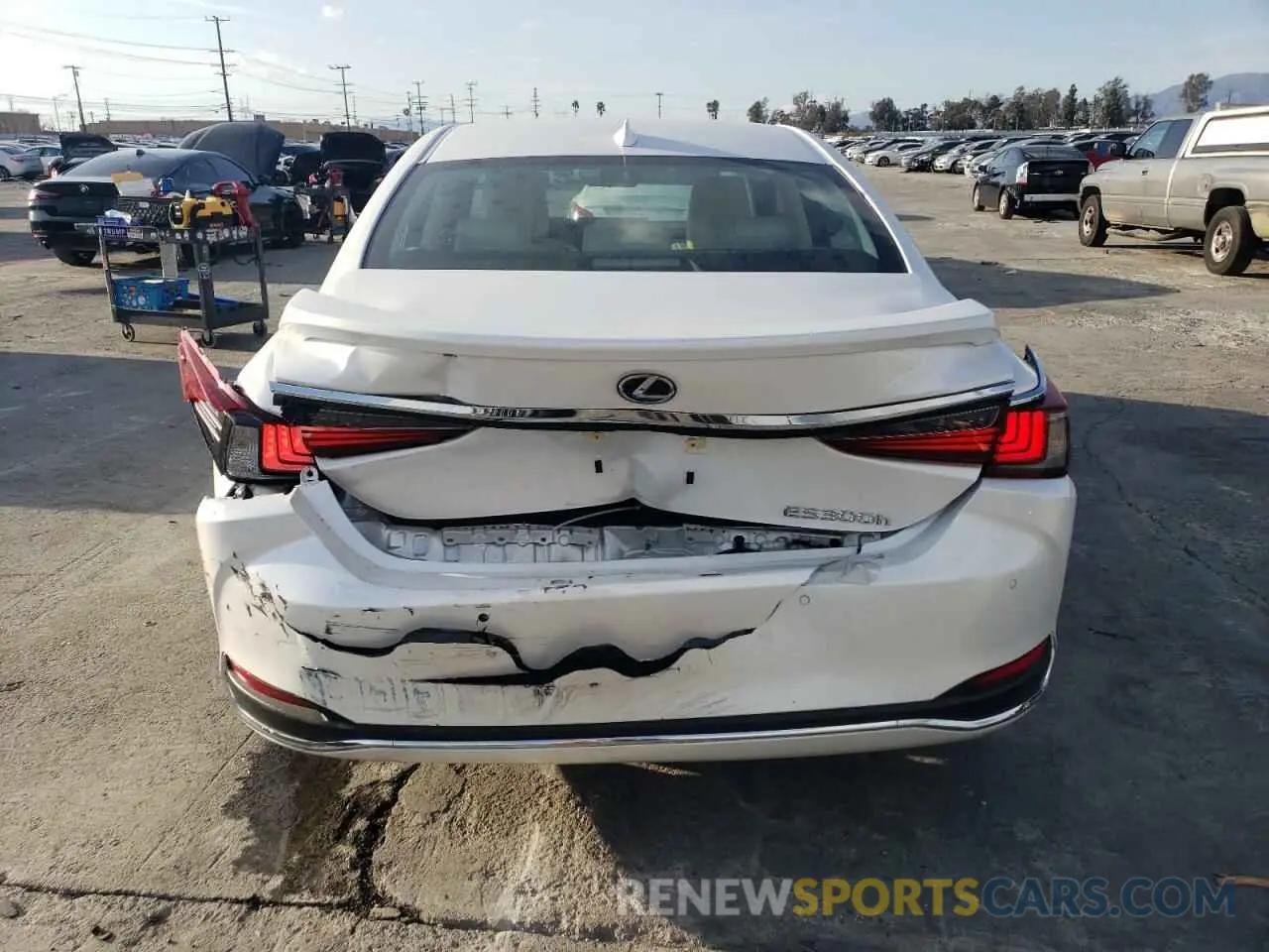 6 Фотография поврежденного автомобиля 58ADA1C15RU037127 LEXUS ES300 2024