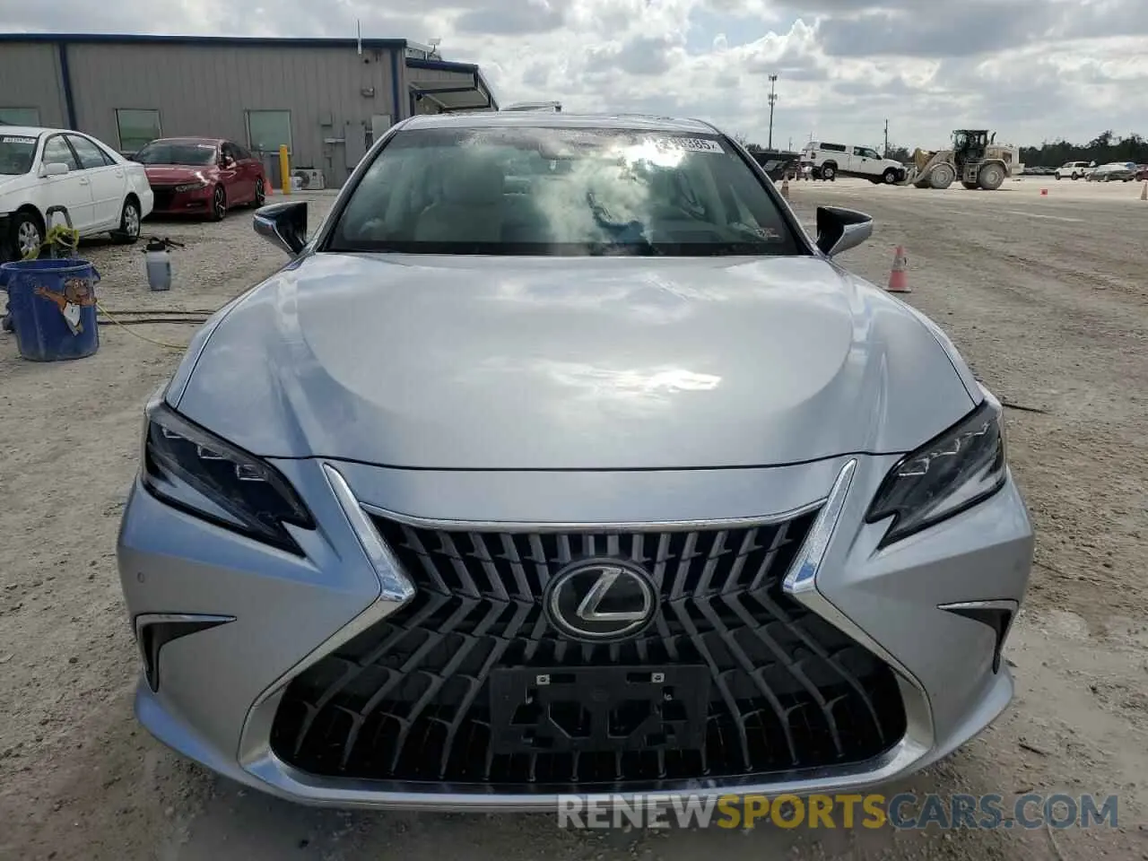 5 Photograph of a damaged car 58ADA1C15RU038391 LEXUS ES300 2024