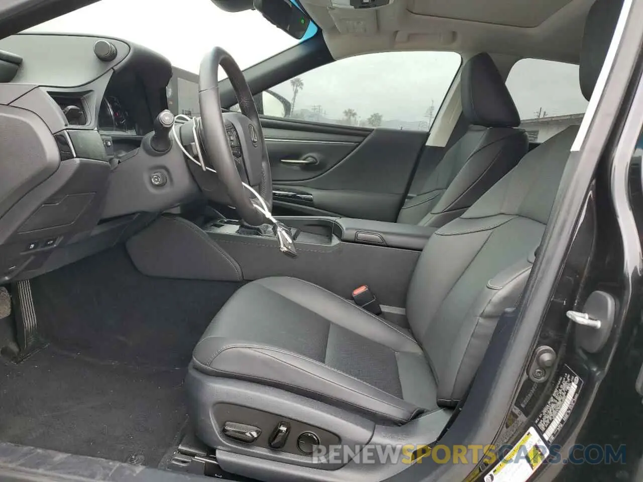 7 Фотография поврежденного автомобиля 58ADA1C16RU048069 LEXUS ES300 2024