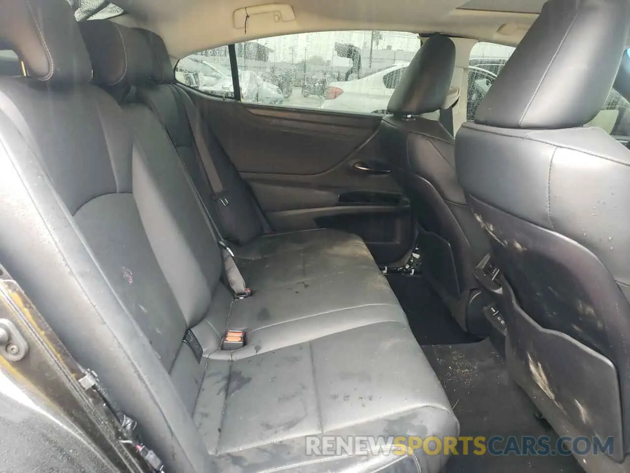 11 Фотография поврежденного автомобиля 58ADA1C19RU041651 LEXUS ES300 2024