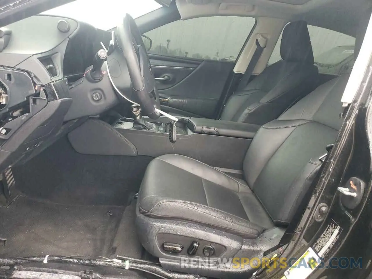 7 Фотография поврежденного автомобиля 58ADA1C19RU041651 LEXUS ES300 2024