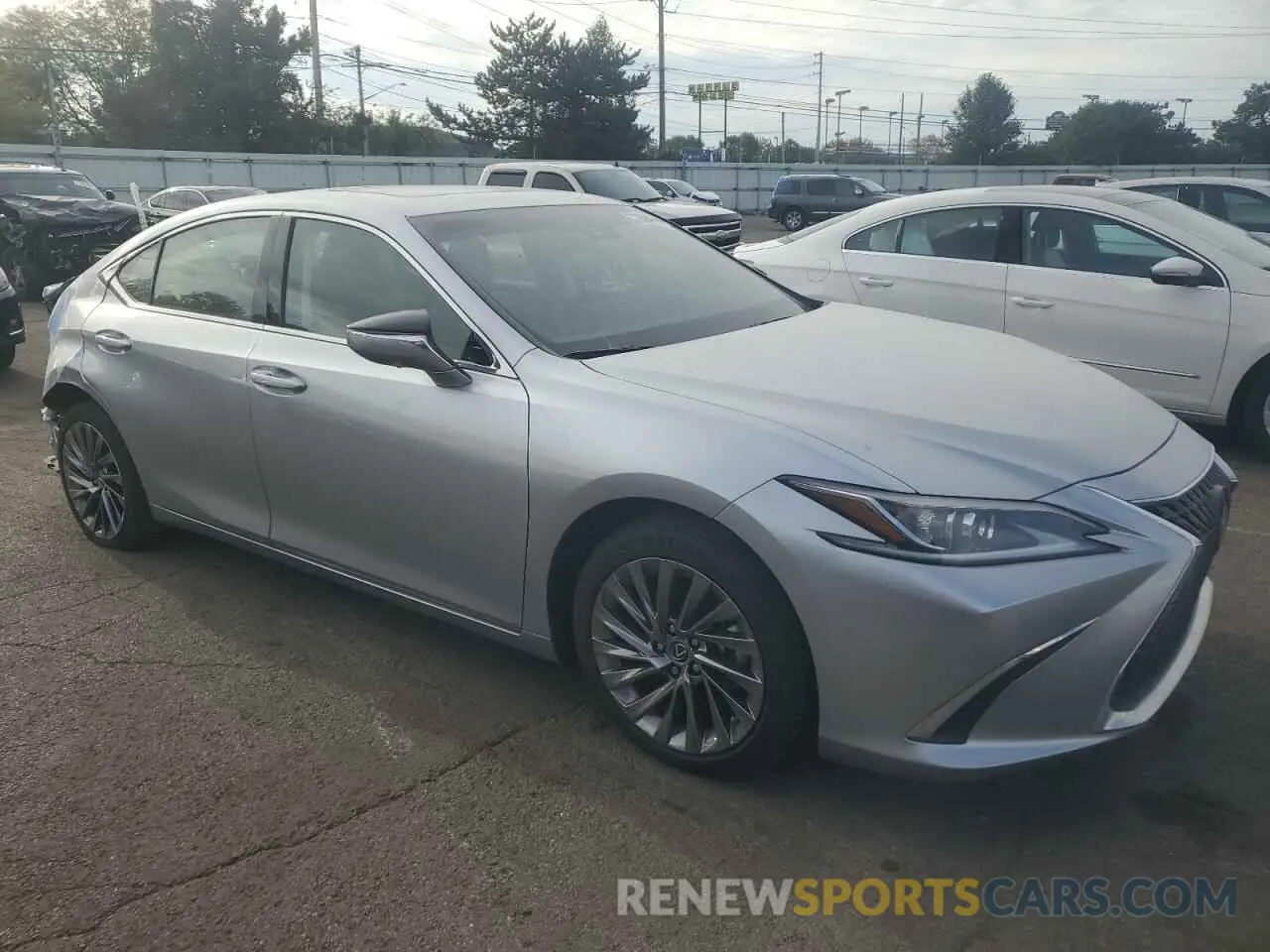 4 Photograph of a damaged car 58AEA1C17RU038879 LEXUS ES300 2024