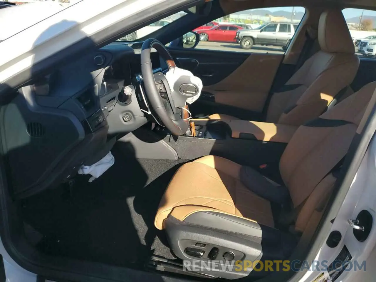 7 Фотография поврежденного автомобиля 58AEA1C18RU053312 LEXUS ES300 2024