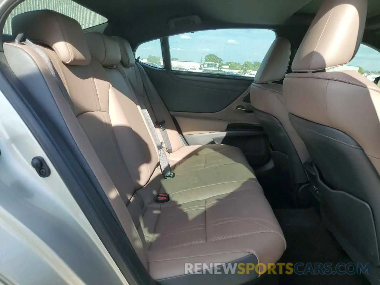 10 Photograph of a damaged car 58AFA1C17RU039969 LEXUS ES300 2024