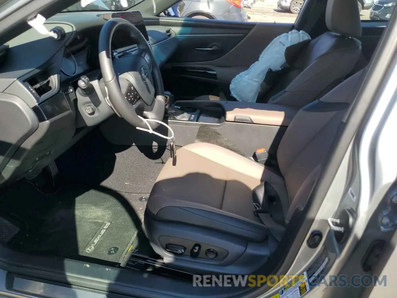 7 Photograph of a damaged car 58ADA1C11SU054626 LEXUS ES300 2025