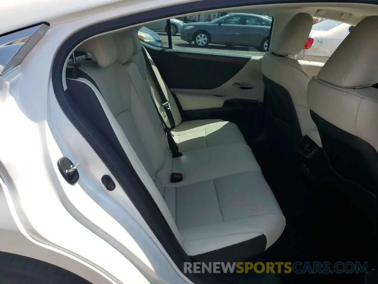 10 Photograph of a damaged car 58ADA1C18SU060066 LEXUS ES300 2025