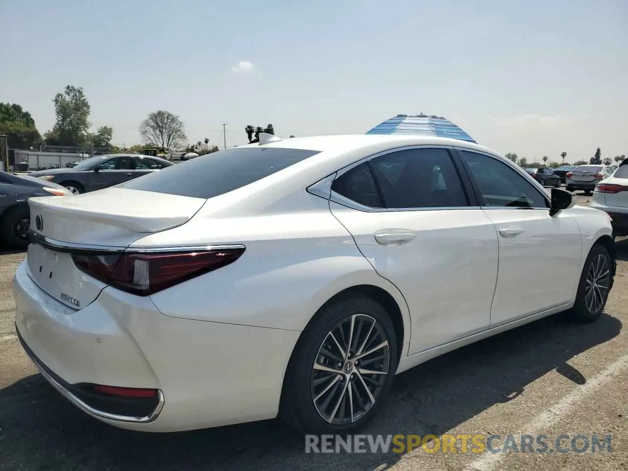 3 Photograph of a damaged car 58ADA1C18SU060066 LEXUS ES300 2025