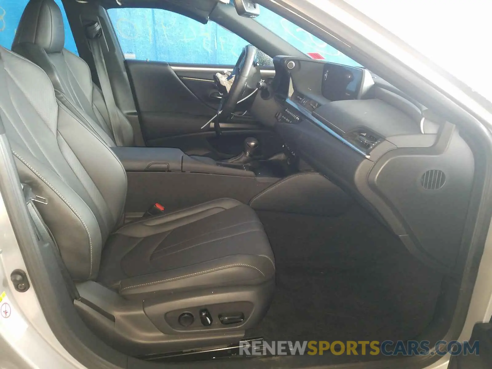 5 Photograph of a damaged car 58ABZ1B10KU002731 LEXUS ES350 2019