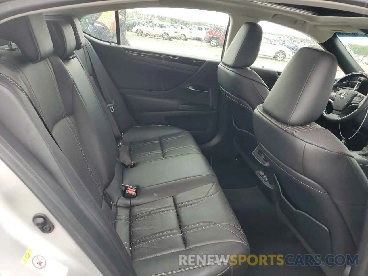 10 Photograph of a damaged car 58ABZ1B10KU013325 LEXUS ES350 2019