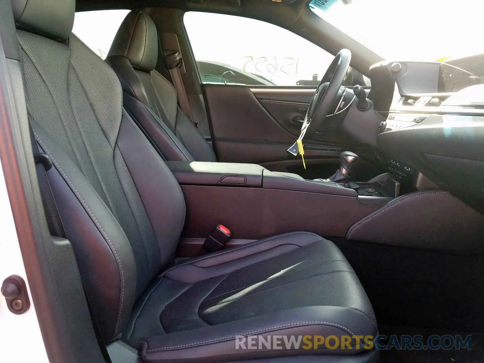 5 Photograph of a damaged car 58ABZ1B10KU020792 LEXUS ES350 2019