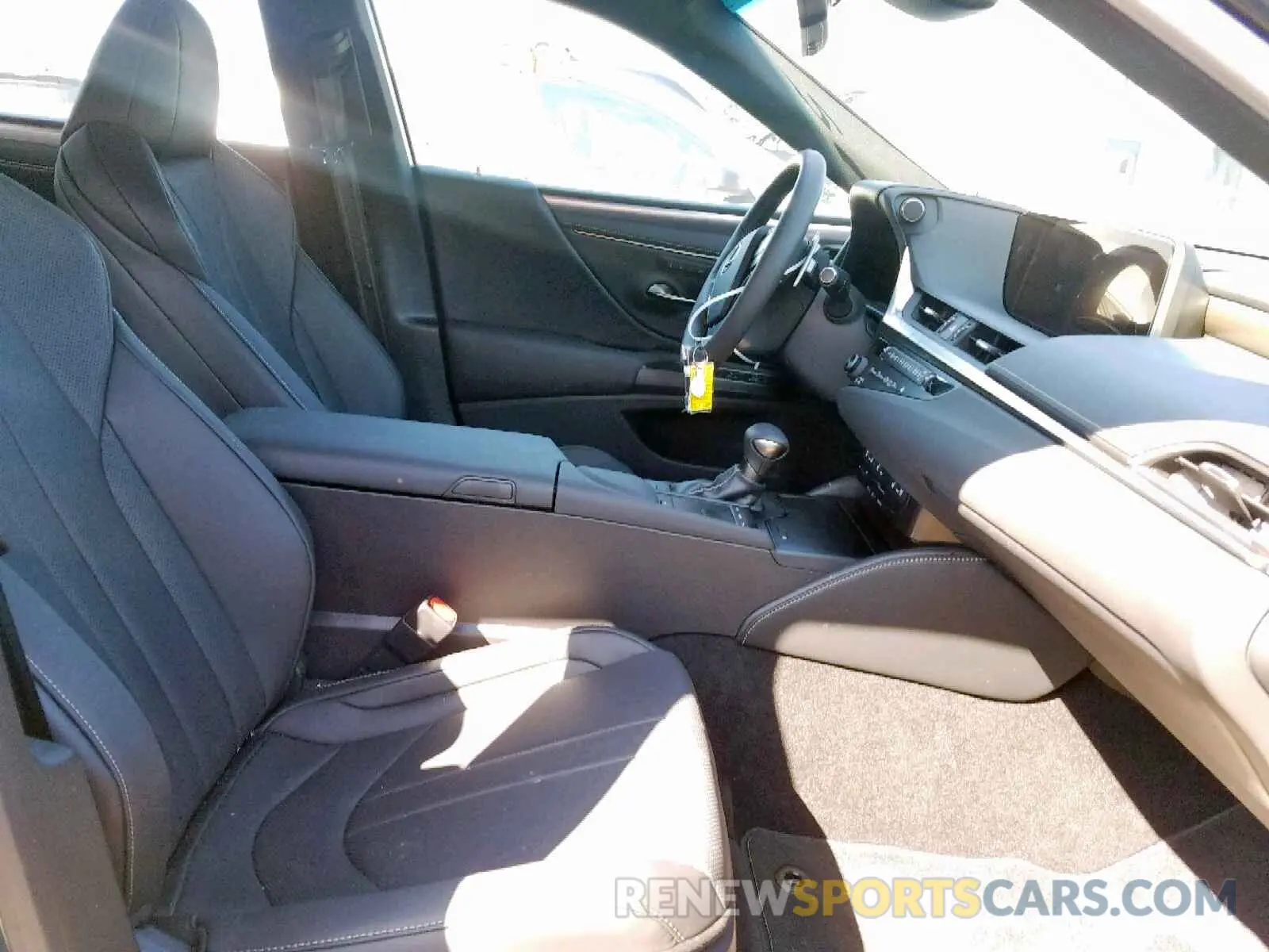 5 Photograph of a damaged car 58ABZ1B10KU027015 LEXUS ES350 2019