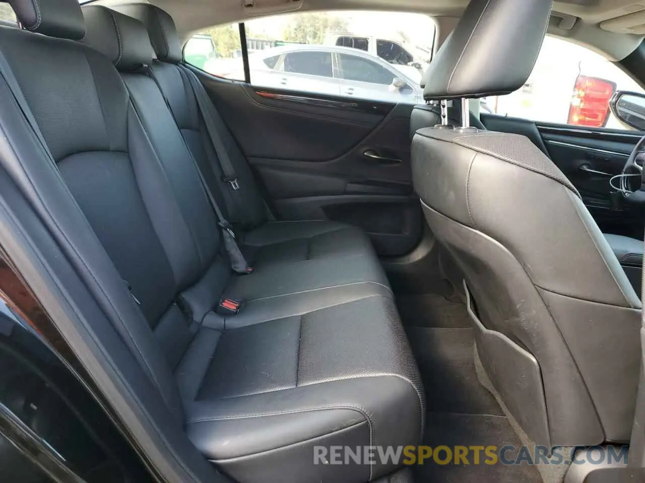 10 Photograph of a damaged car 58ABZ1B10KU042761 LEXUS ES350 2019
