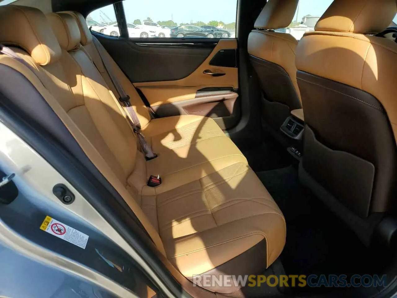 10 Photograph of a damaged car 58ABZ1B11KU011020 LEXUS ES350 2019
