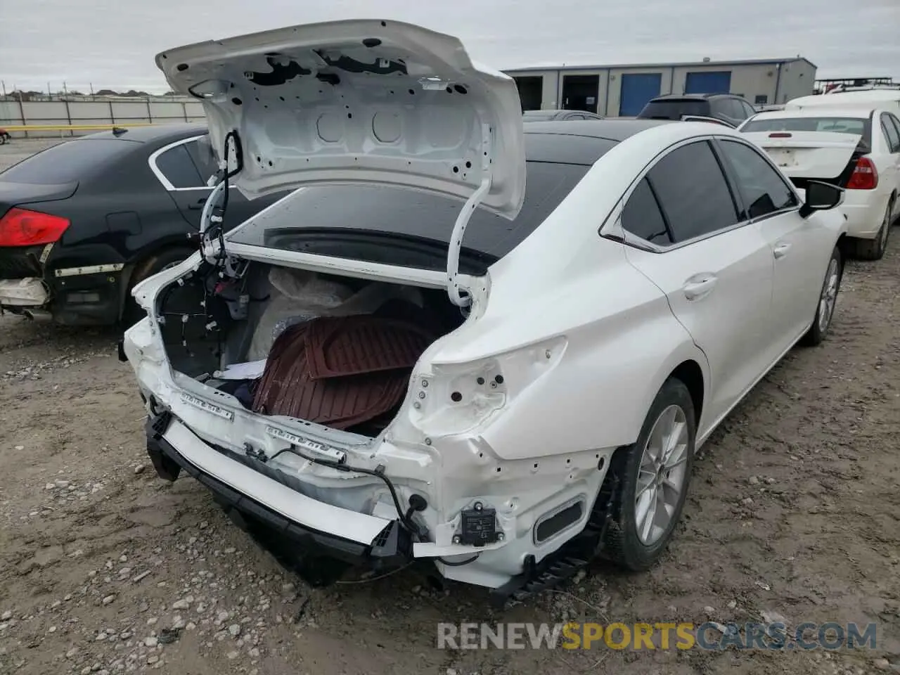 4 Photograph of a damaged car 58ABZ1B11KU020803 LEXUS ES350 2019