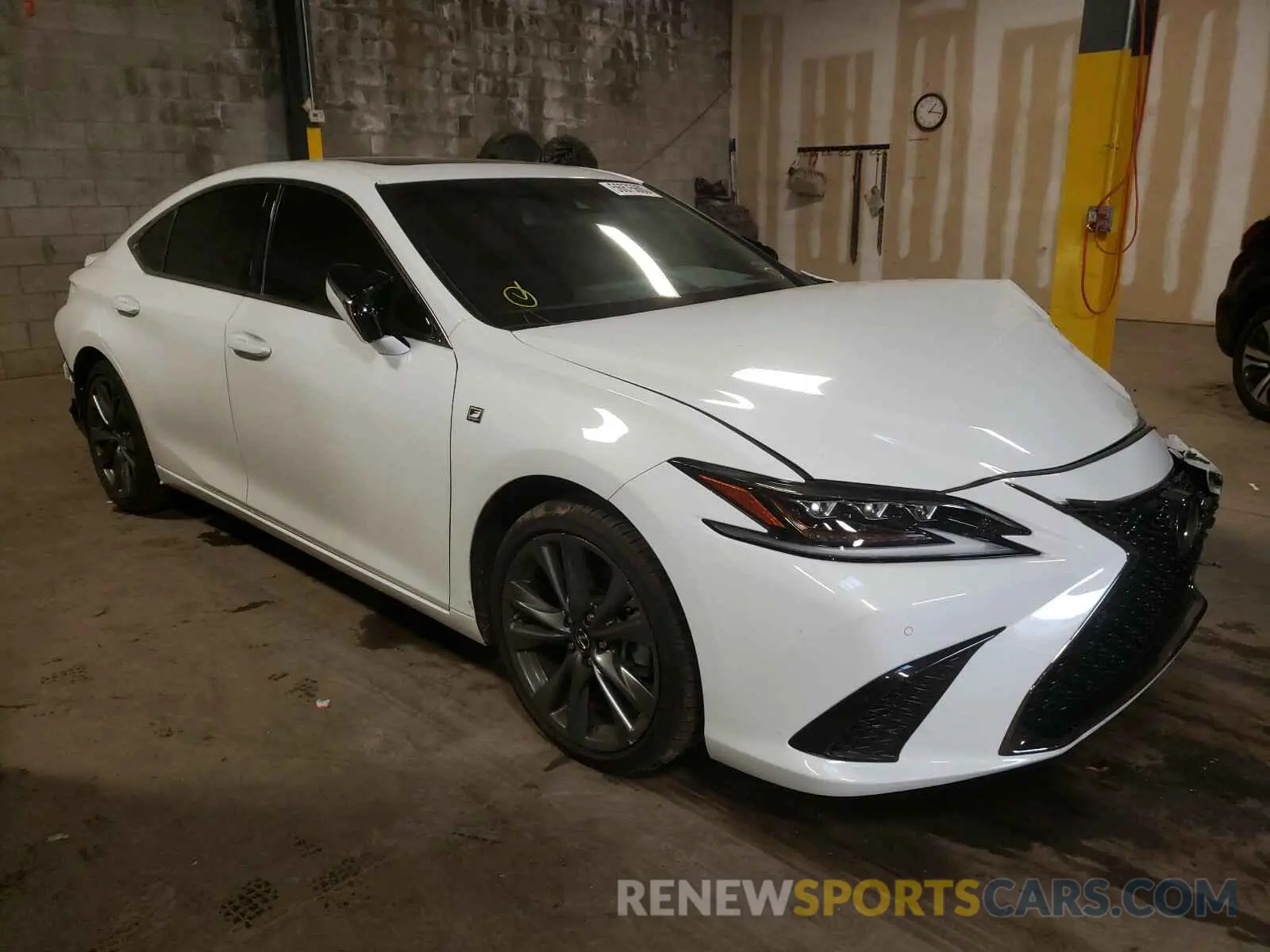 1 Photograph of a damaged car 58ABZ1B11KU035608 LEXUS ES350 2019
