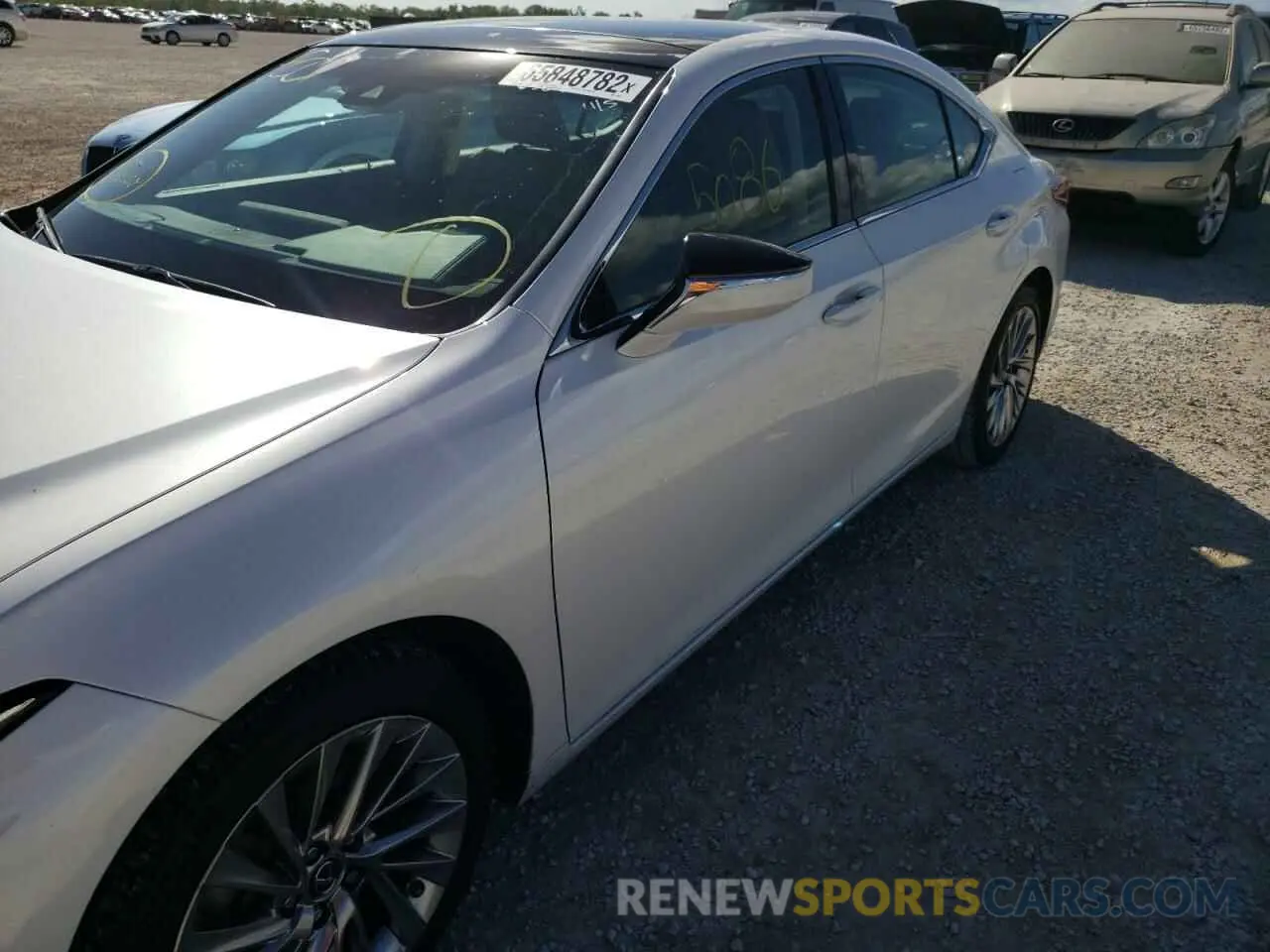 9 Photograph of a damaged car 58ABZ1B12KU029042 LEXUS ES350 2019