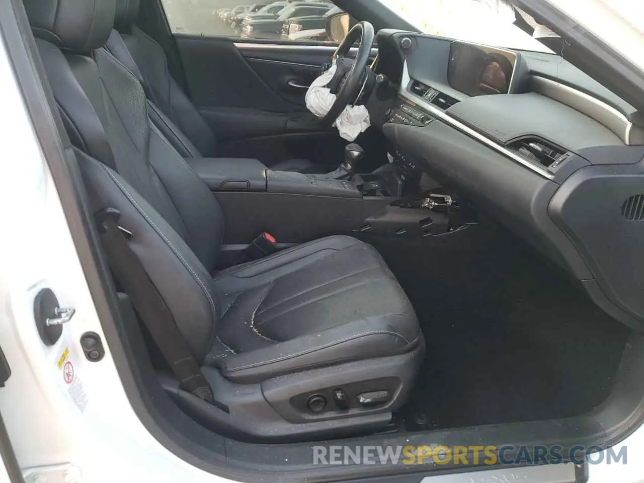 5 Photograph of a damaged car 58ABZ1B12KU029123 LEXUS ES350 2019