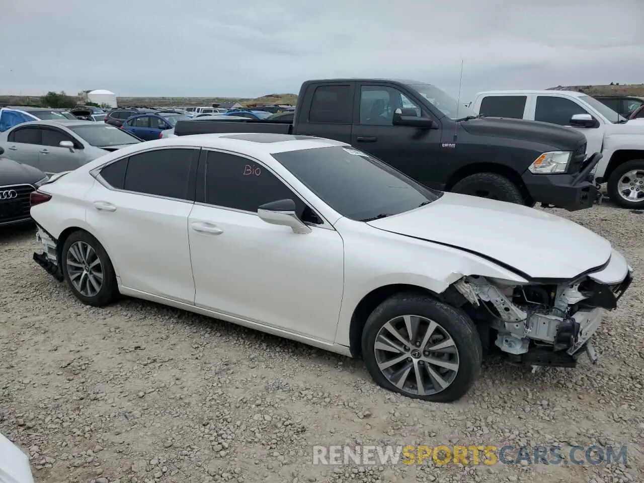 4 Photograph of a damaged car 58ABZ1B12KU041305 LEXUS ES350 2019