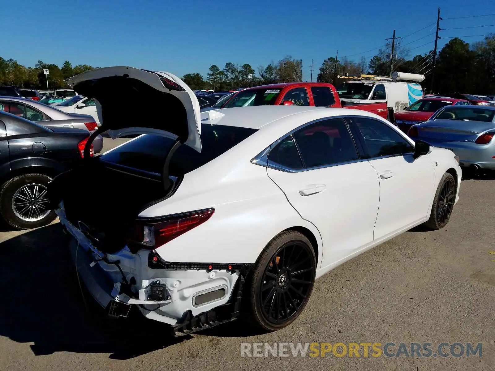 4 Photograph of a damaged car 58ABZ1B13KU008300 LEXUS ES350 2019