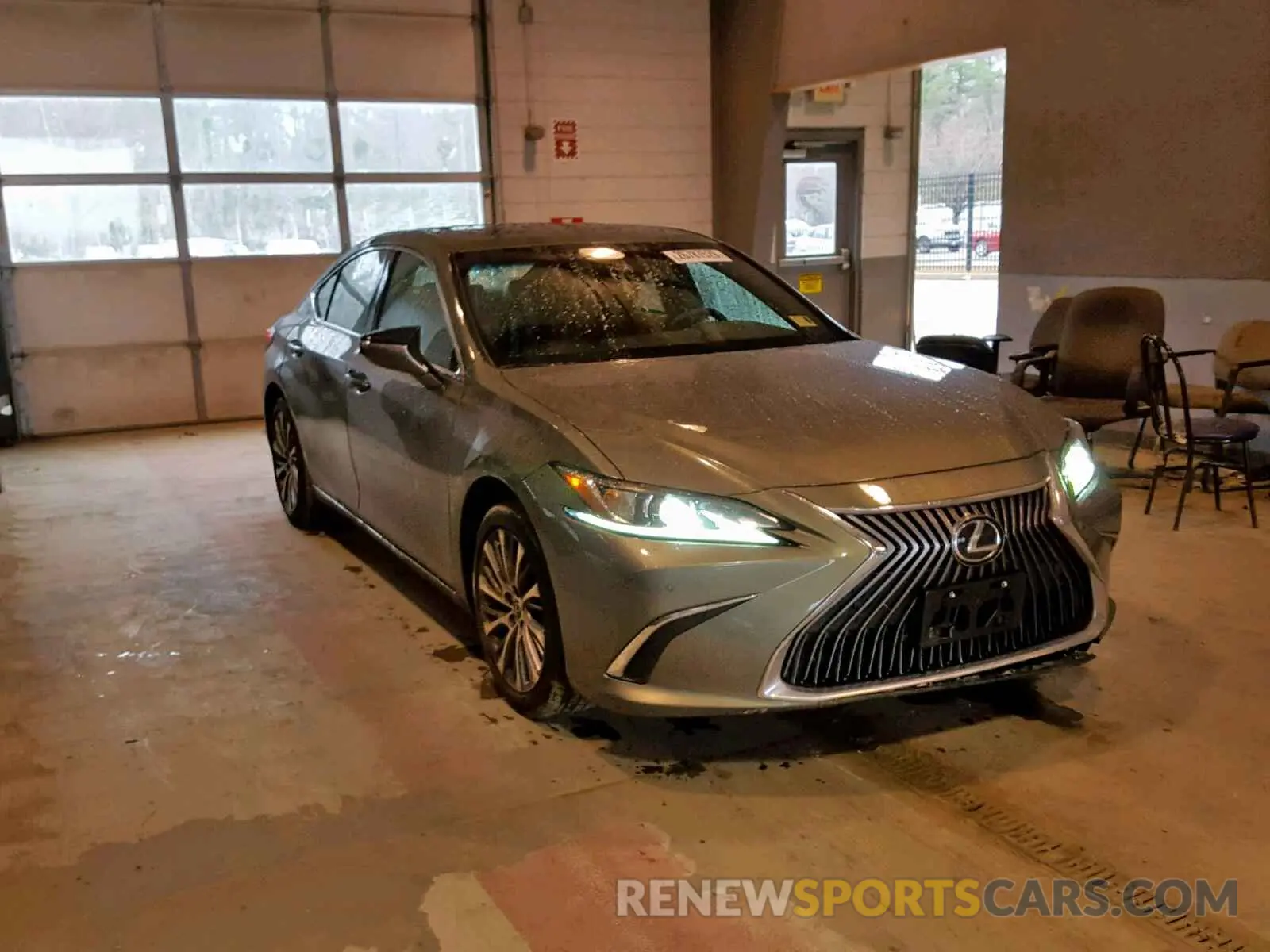 1 Photograph of a damaged car 58ABZ1B13KU013335 LEXUS ES350 2019