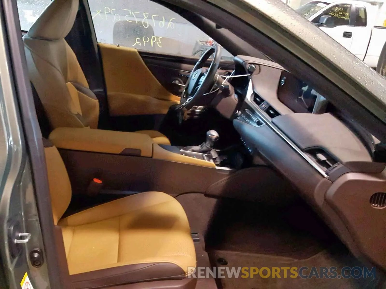 5 Photograph of a damaged car 58ABZ1B13KU013335 LEXUS ES350 2019