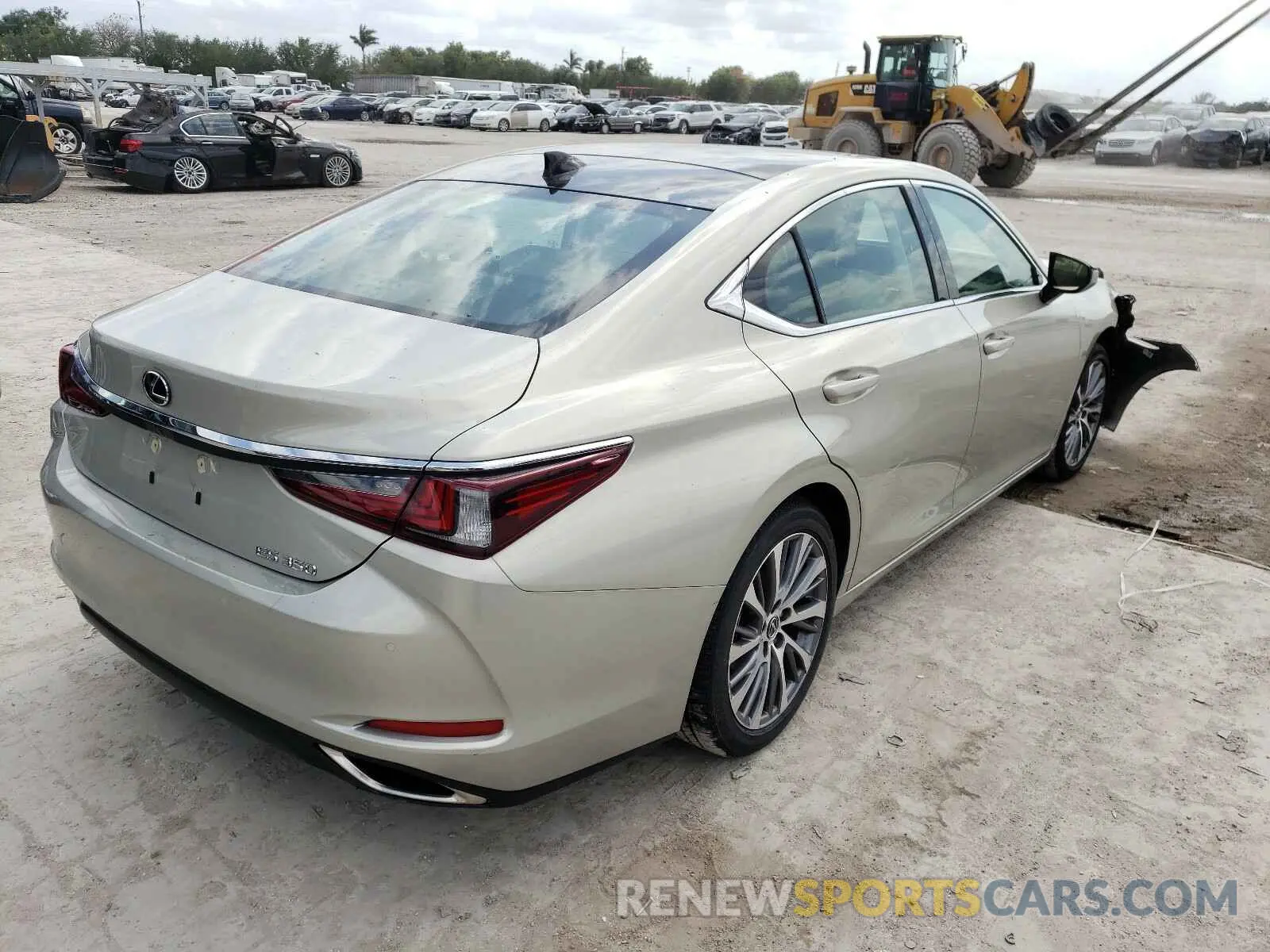 4 Photograph of a damaged car 58ABZ1B13KU025484 LEXUS ES350 2019