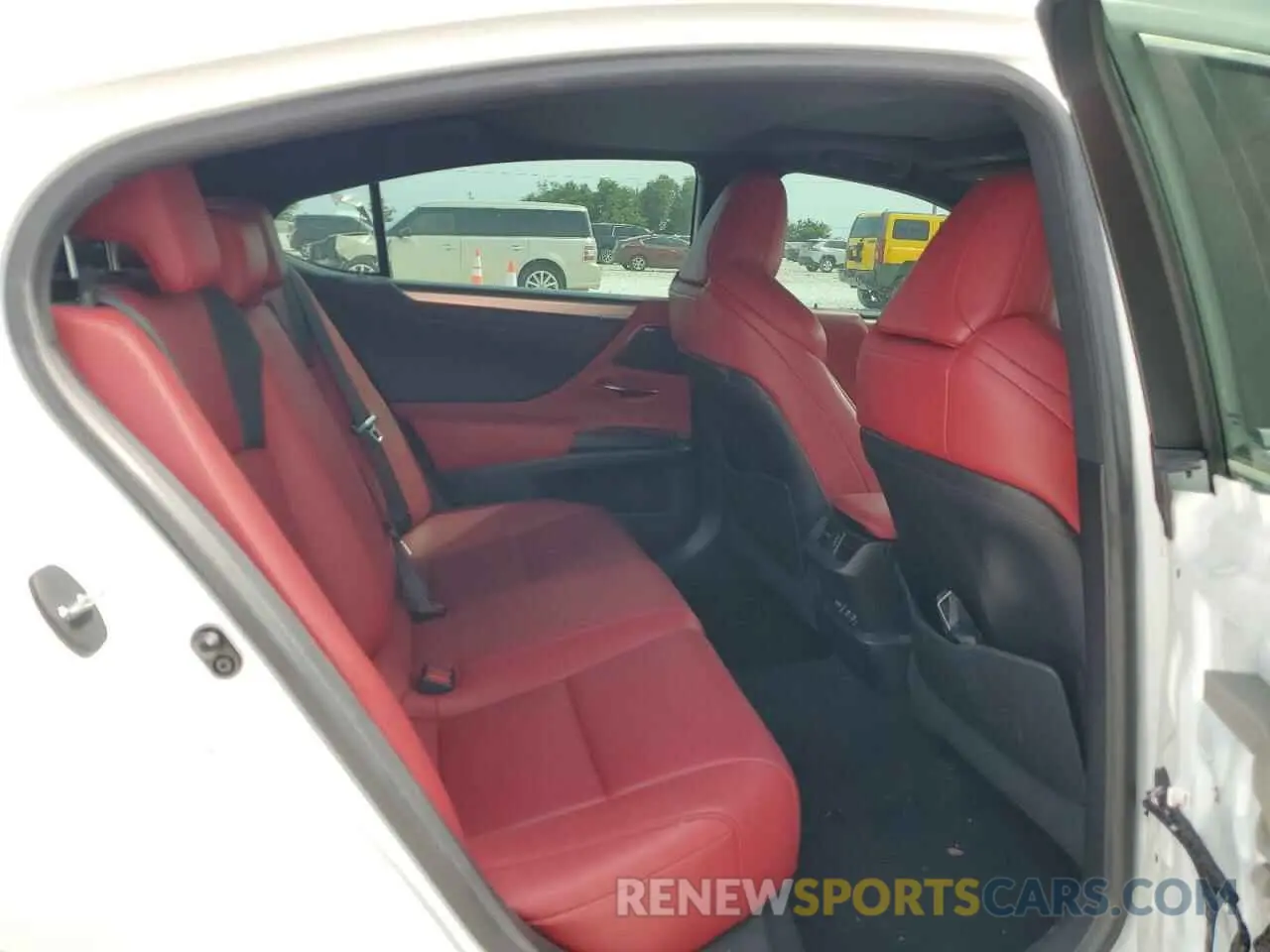 10 Photograph of a damaged car 58ABZ1B13KU041040 LEXUS ES350 2019