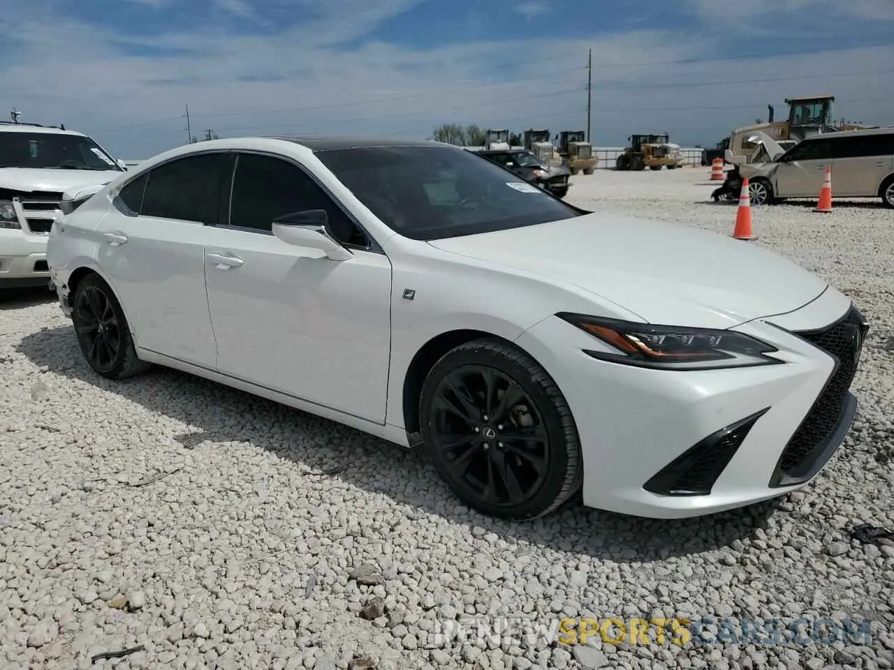 4 Photograph of a damaged car 58ABZ1B13KU041040 LEXUS ES350 2019