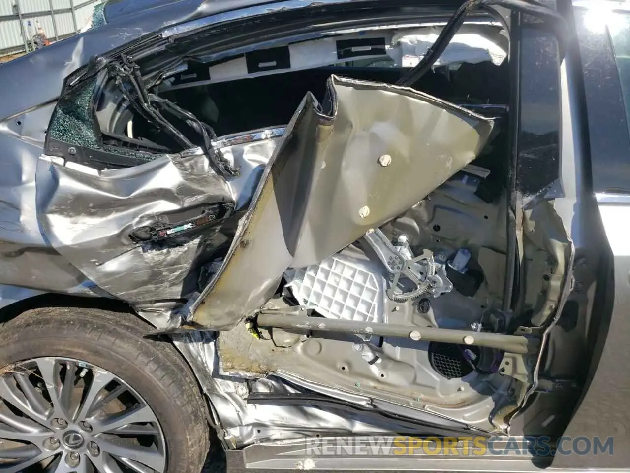 10 Photograph of a damaged car 58ABZ1B14KU002554 LEXUS ES350 2019