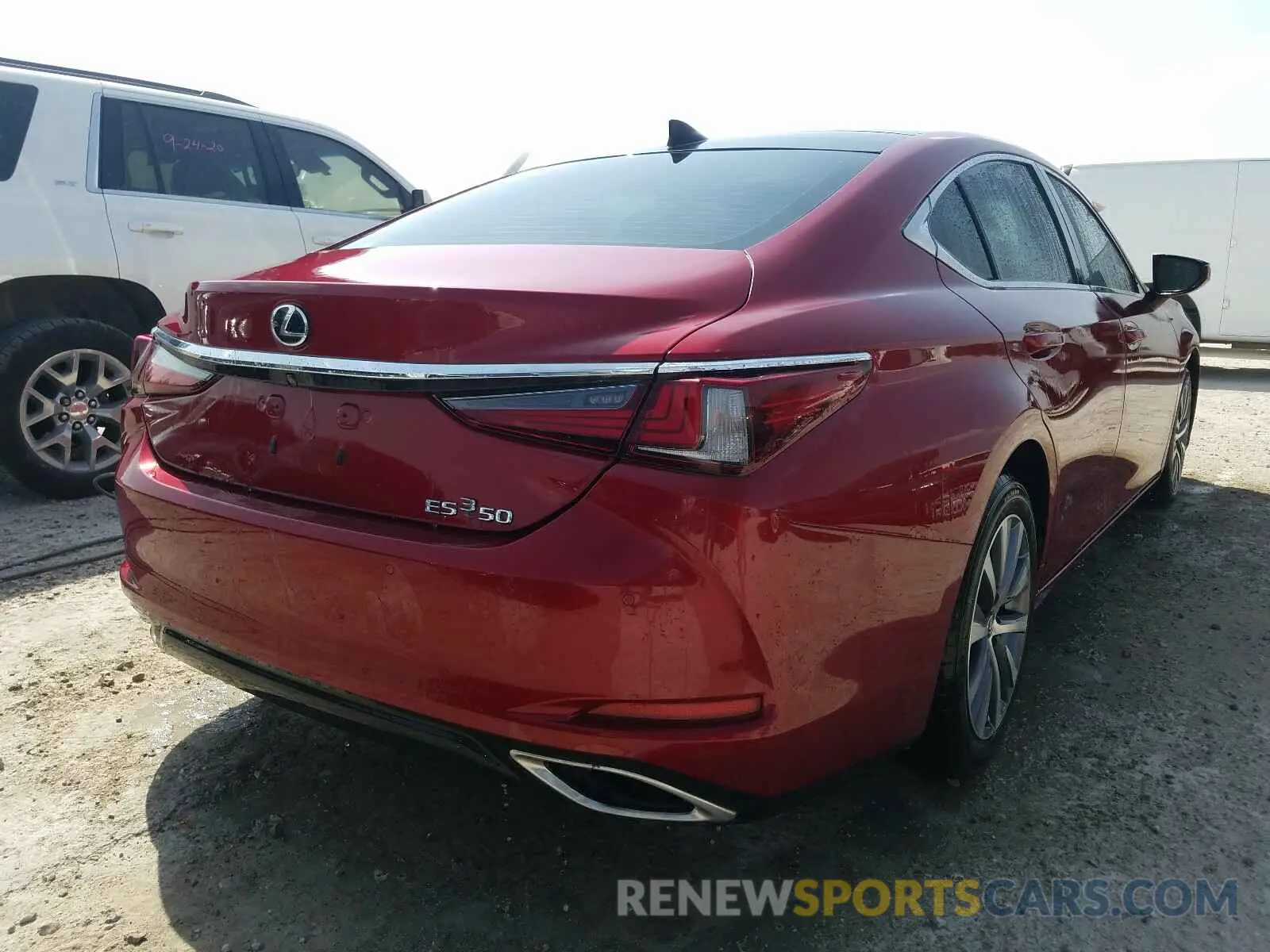 4 Photograph of a damaged car 58ABZ1B14KU011674 LEXUS ES350 2019