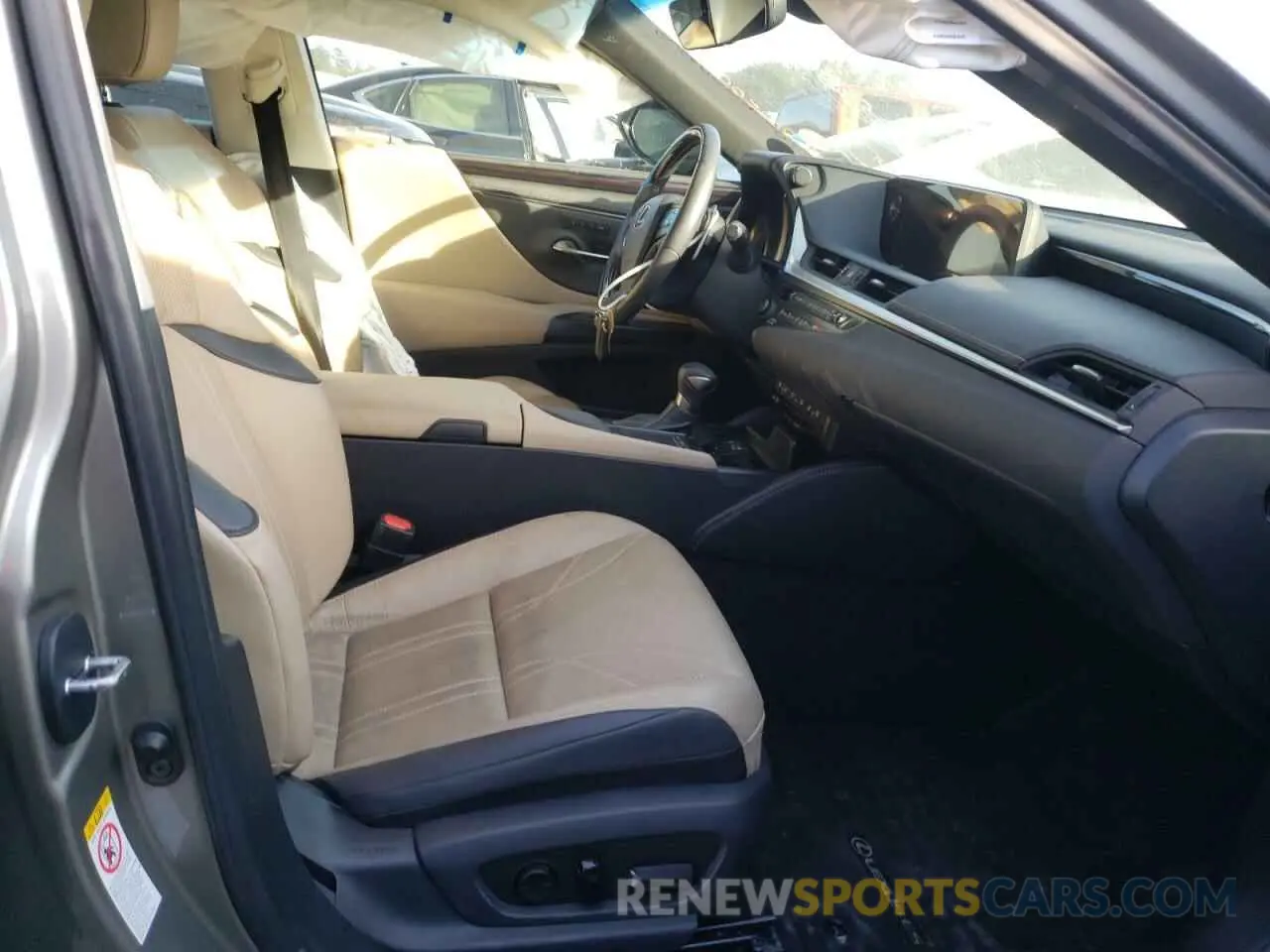 5 Photograph of a damaged car 58ABZ1B14KU022433 LEXUS ES350 2019