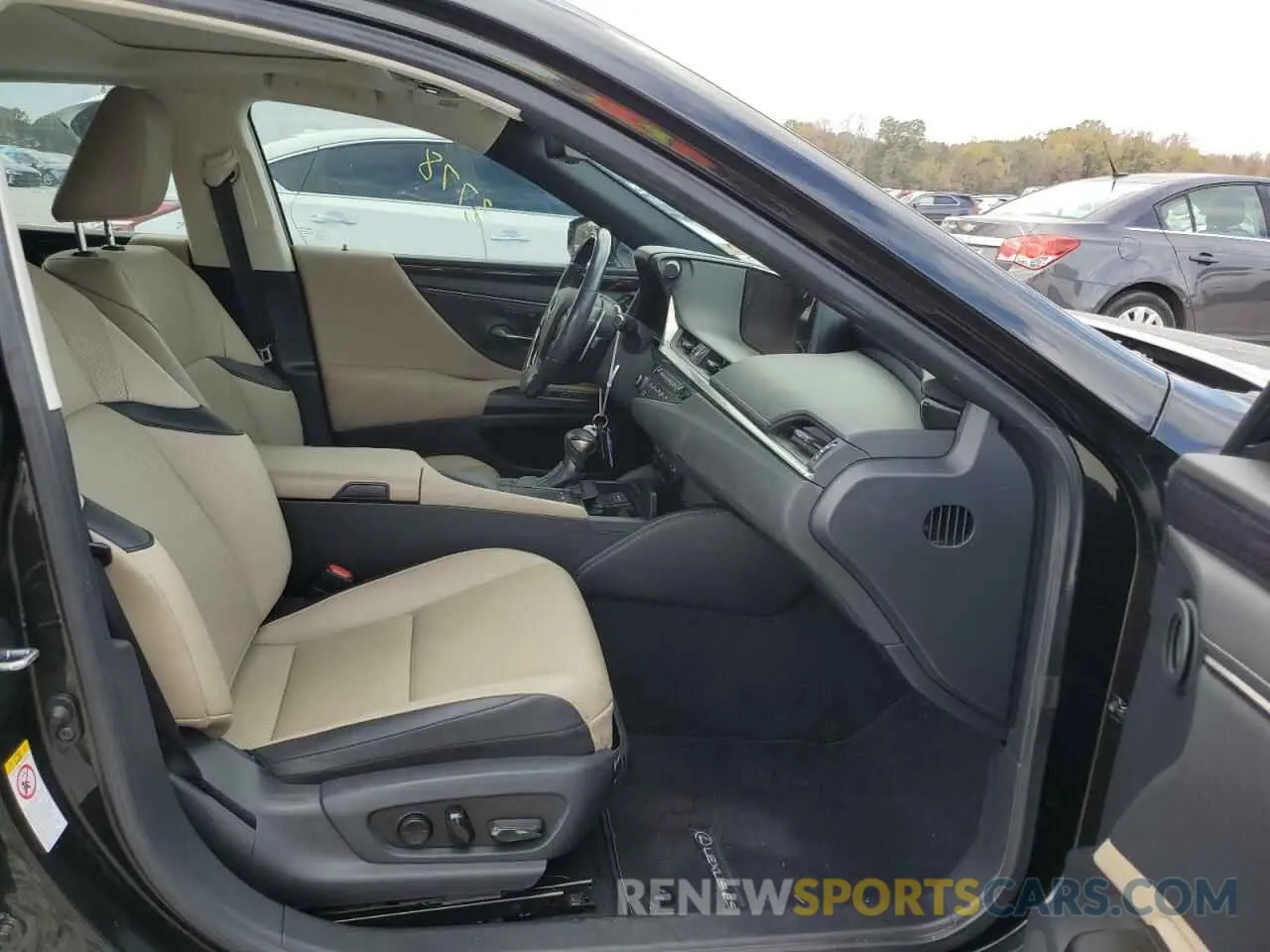 5 Photograph of a damaged car 58ABZ1B14KU033237 LEXUS ES350 2019