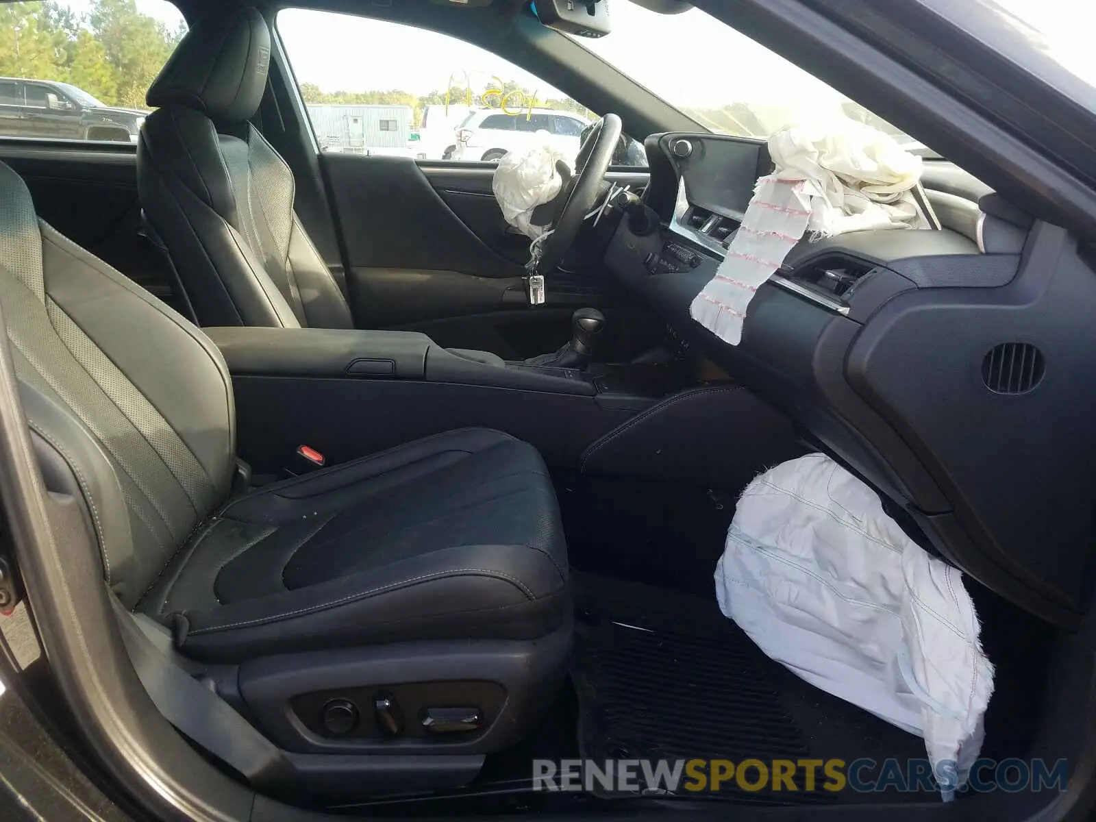 5 Photograph of a damaged car 58ABZ1B15KU024627 LEXUS ES350 2019