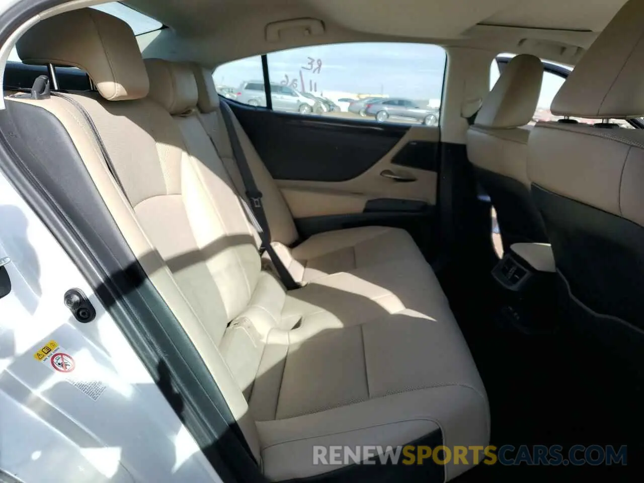 10 Photograph of a damaged car 58ABZ1B15KU044327 LEXUS ES350 2019